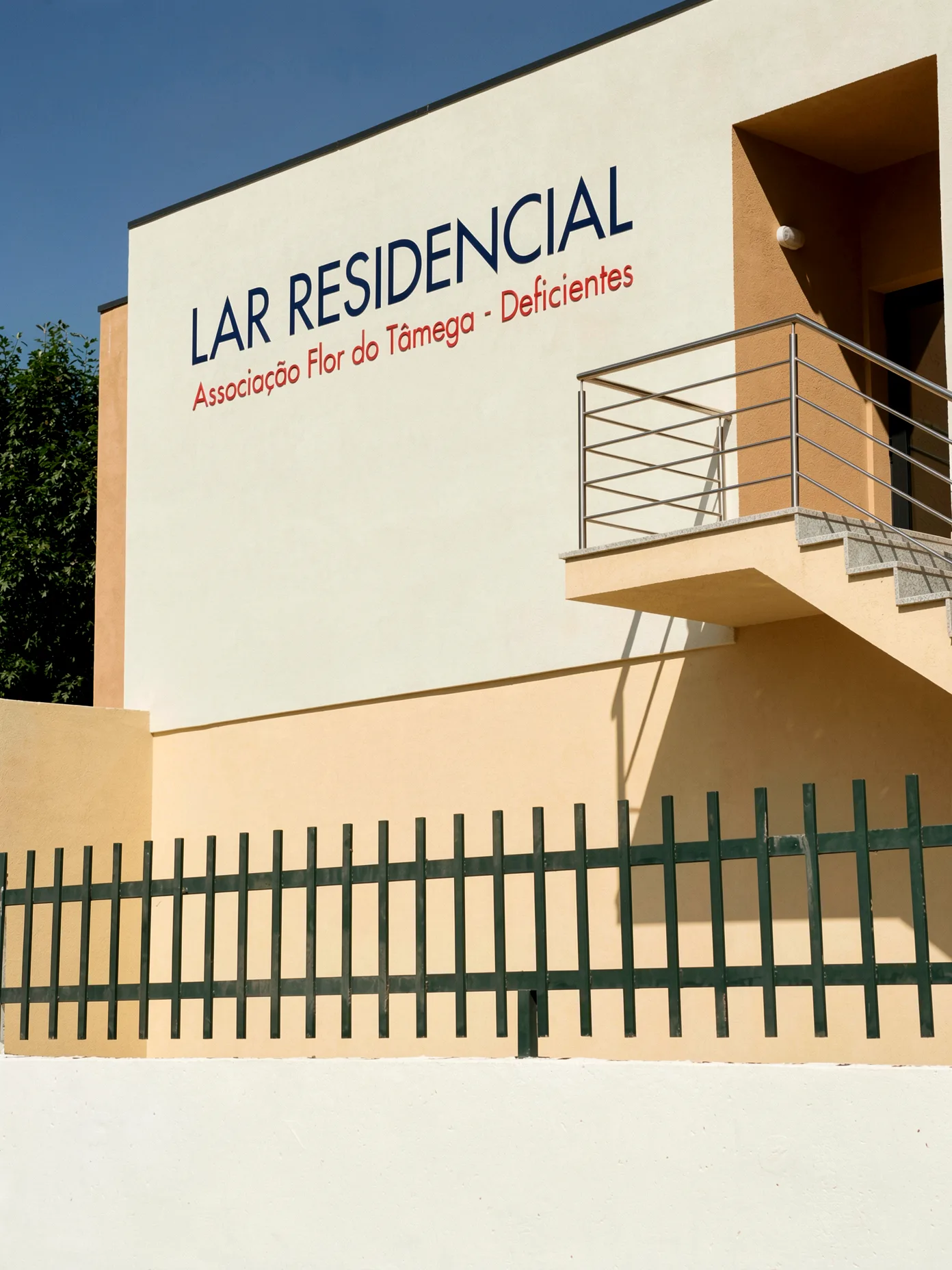 Lar